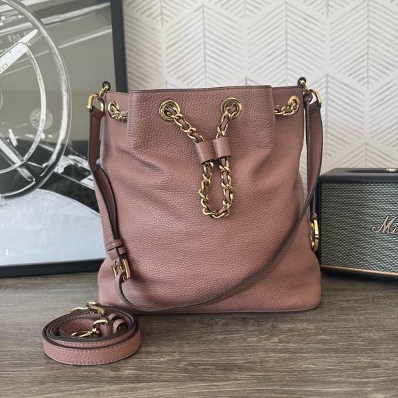 Michael Kors Handbags - Michael Kors Blush Frankie Medium Drawstring Messenger Crossbody Bag